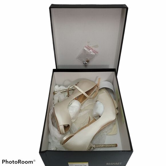 Badgley Mischka Diego Ankle Straps Pumps Size 6.5 - Picture 5 of 13